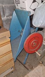 a offerenti cedes attrezzi agricoli per vendemmia