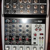 Mixer Behringer Xenyx Q802USB