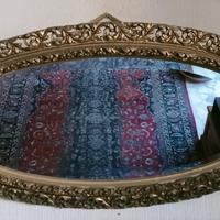 Grande specchiera ovale con cornice in legno