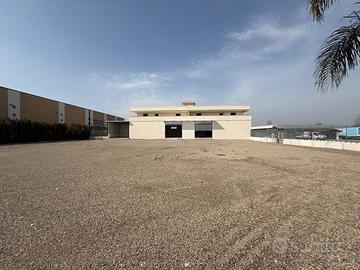 Capannone uso deposito con piazzale nuova costruzi