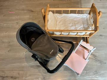 Passeggino, culla e seggiolone/tavolino bambole