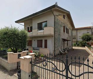 Appartamento di 139 m² con 5 locali e box auto a C