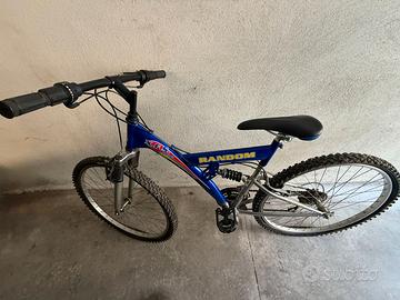 Bicicletta Mountain Bike