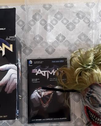Batman Death of Family Book & Mask Set DC Comics