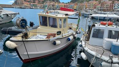 Barca da pesca con licenza