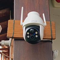  Due  telecamere di sorveglianza