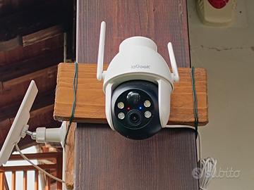  Due  telecamere di sorveglianza