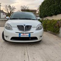 Lancia Ypsilon 1.3 MJT 75 CV MomoDesign