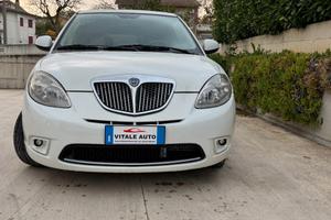 Lancia Ypsilon 1.3 MJT 75 CV MomoDesign