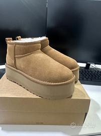 Stivali da neve UGG Mini con tacco alto da donna40