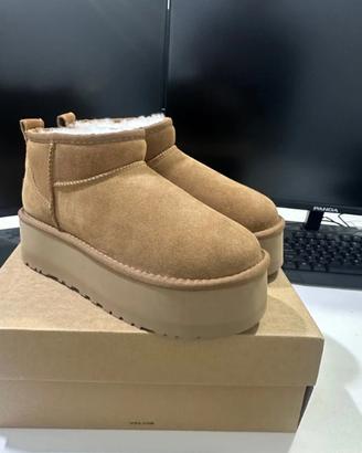 Stivali da neve UGG Mini con tacco alto da donna40