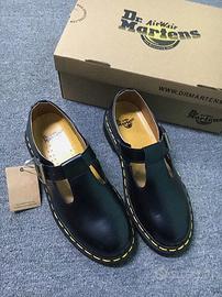 Scarpe da donna in pelle nera.