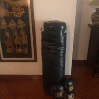 Sacco da boxe con staffa e guantoni inclusi