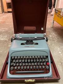 Macchina da scrivere Olivetti Lettera 44