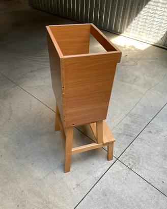 Sgabello montessori bambino