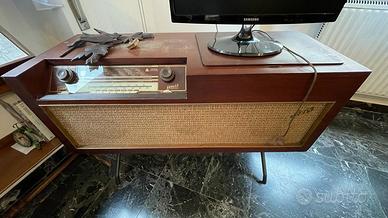 Mobile radio e giradischi