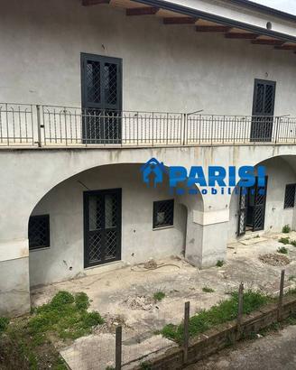 Appartamento di 250 m² con più di 5 locali e box a