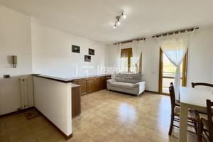 Trilocale al secondo piano con ascensore e terrazz