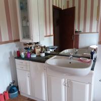 mobile bagno con grande specchio