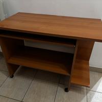 Scrivania con cassettino scorrevole