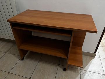 Scrivania con cassettino scorrevole