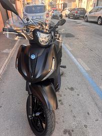 Beverly 300 deep black