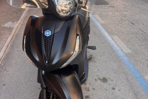 Beverly 300 deep black