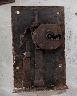 serratura porta antica 