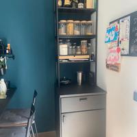 Set tavolo e mobile attrezzato