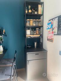 Set tavolo e mobile attrezzato