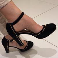 Sandalo nero con borchie