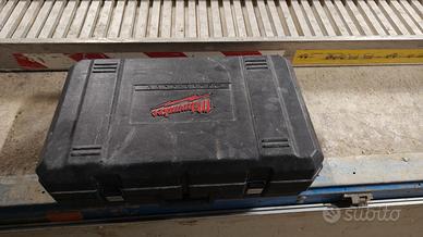 pressatrice Milwaukee a batteria 