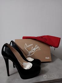 Louboutin nere vernice 39