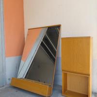 Specchio e mobiletto da bagno con luci integrate 