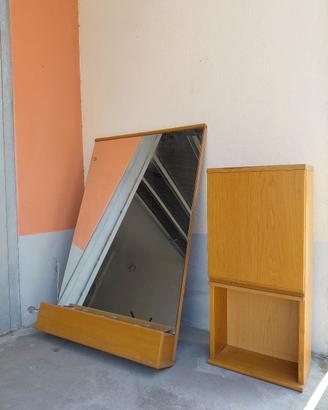 Specchio e mobiletto da bagno con luci integrate 