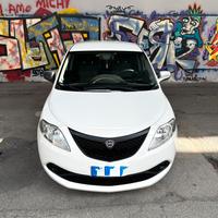 Lancia y