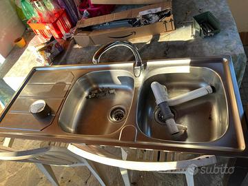 Lavello da cucina in acciaio inossidabile