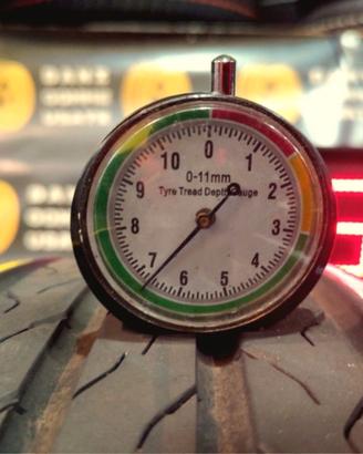 CONTINENTAL 4 GOMME 215 60 17 AL 90%