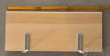 Scaffale in frassino per cameretta