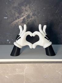 Mani topolino a forma di cuore