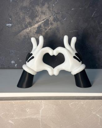 Mani topolino a forma di cuore