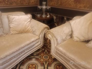 Coppia di divani  di lusso