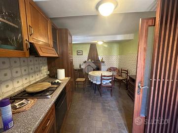 CASA SEMINDIPENDENTE A BORGO A MOZZANO