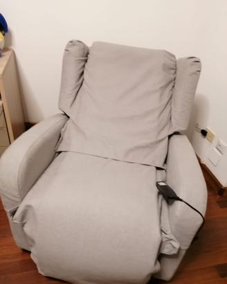 POLTRONA RECLINABILE ELETTRICA NUOVA PER DISABILI