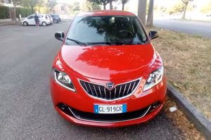 Lancia Ypsilon Gold leggere attentamente
