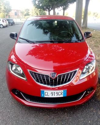 Lancia Ypsilon Gold leggere attentamente