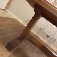 Tavolo in legno massello di noce