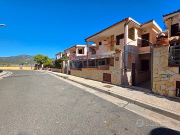 Villetta trilocale con cortile e box auto