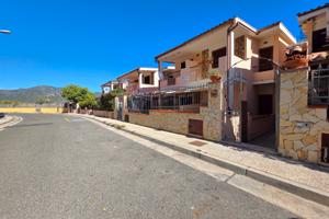Villetta trilocale con cortile e box auto