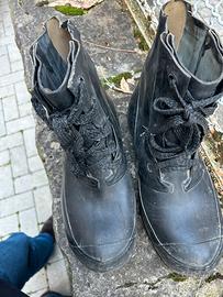 Stivali militari di gomma